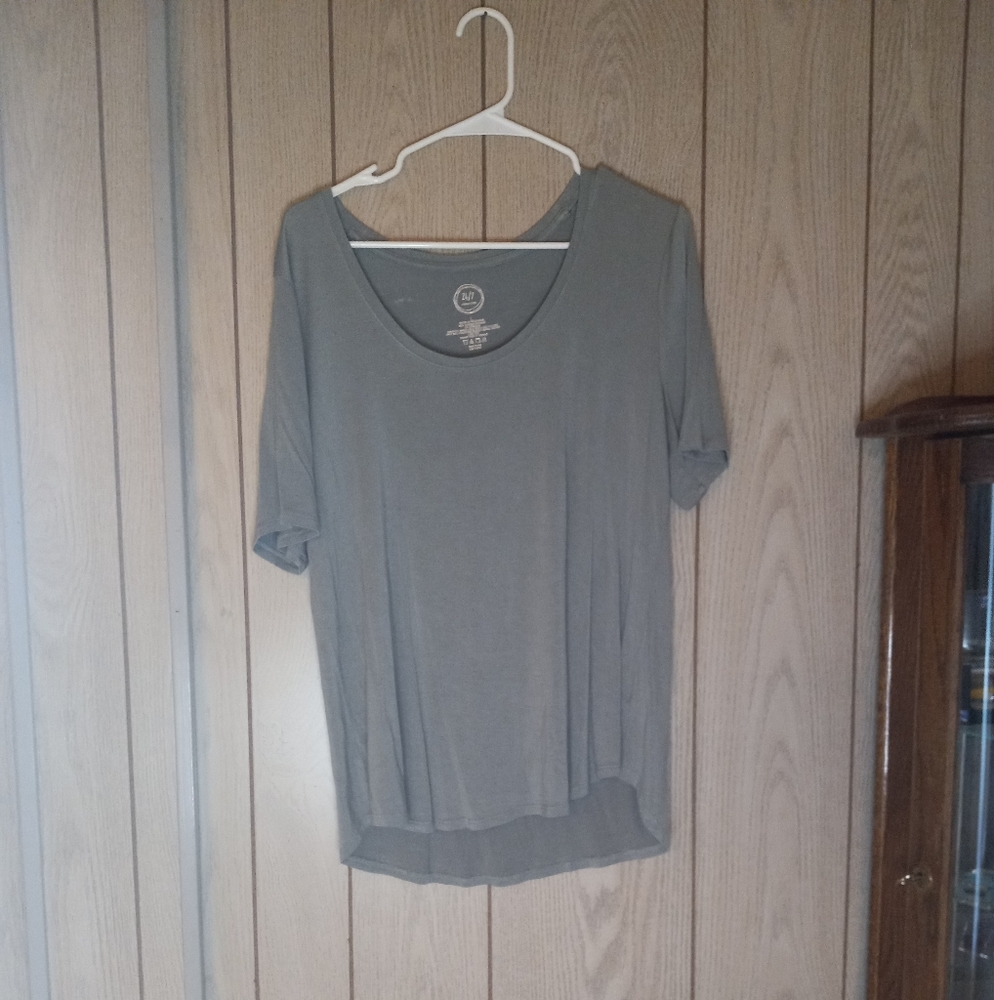 Gray 24/7 maurices large shirt
